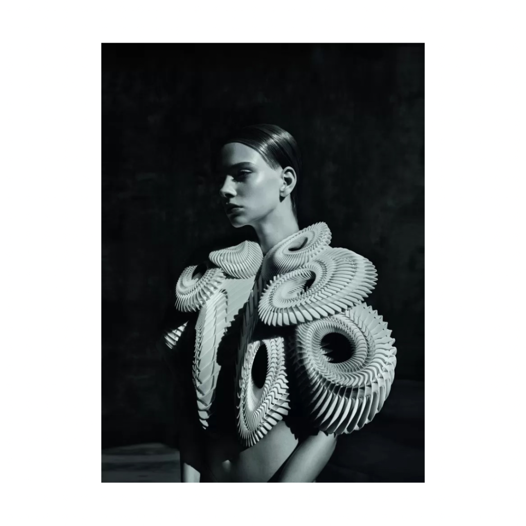 Iris van Herpen: Sculpting the Senses. La exposición que ampliará tus creencias sobre la moda