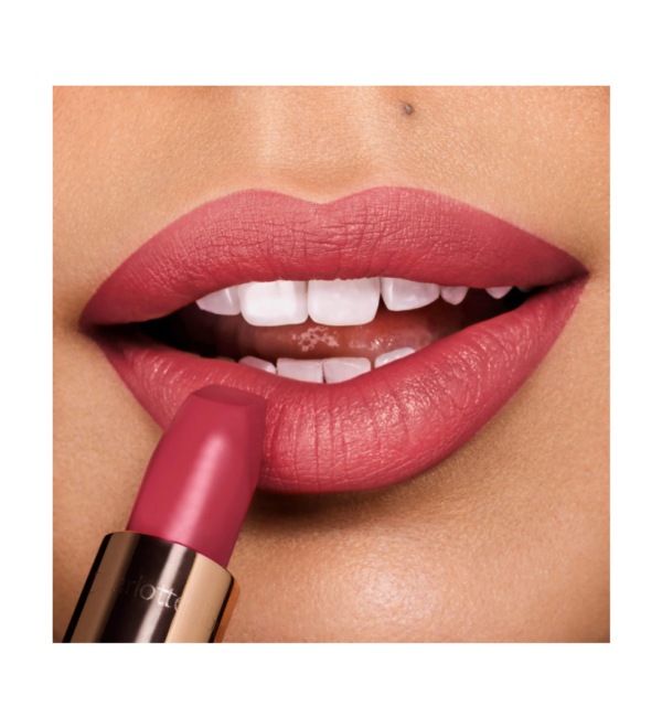 Chic List: Los labiales de tus marcas favoritas que evocan romance - Charlotte Tilburry lipstick