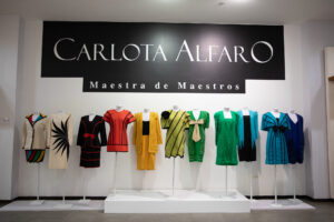 Exhibición de moda – CARLOTA ALFARO: MAESTRA DE MAESTROS